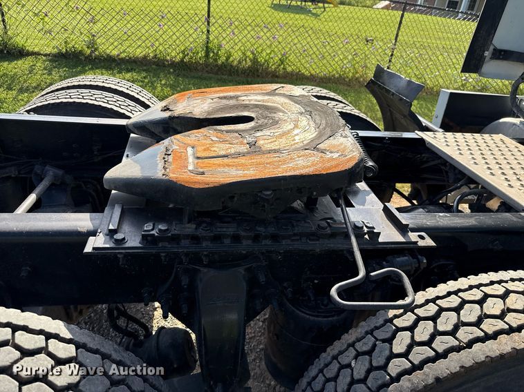 image for item HI9284 2016 Freightliner Cascadia 125 semi truck