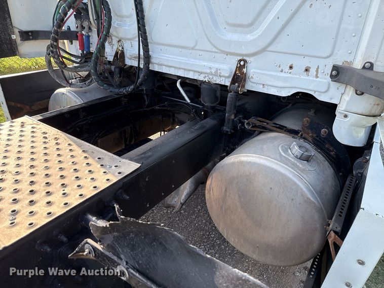 image for item HI9284 2016 Freightliner Cascadia 125 semi truck