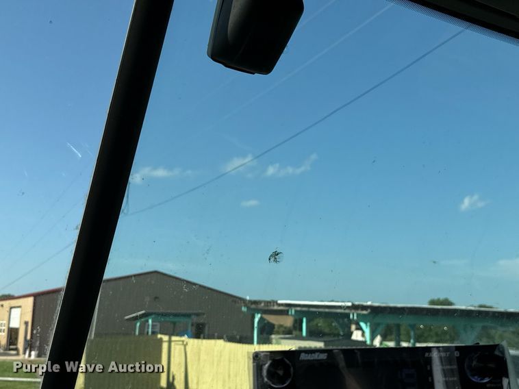 image for item HI9284 2016 Freightliner Cascadia 125 semi truck