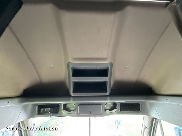 image for item HI9284 2016 Freightliner Cascadia 125 semi truck