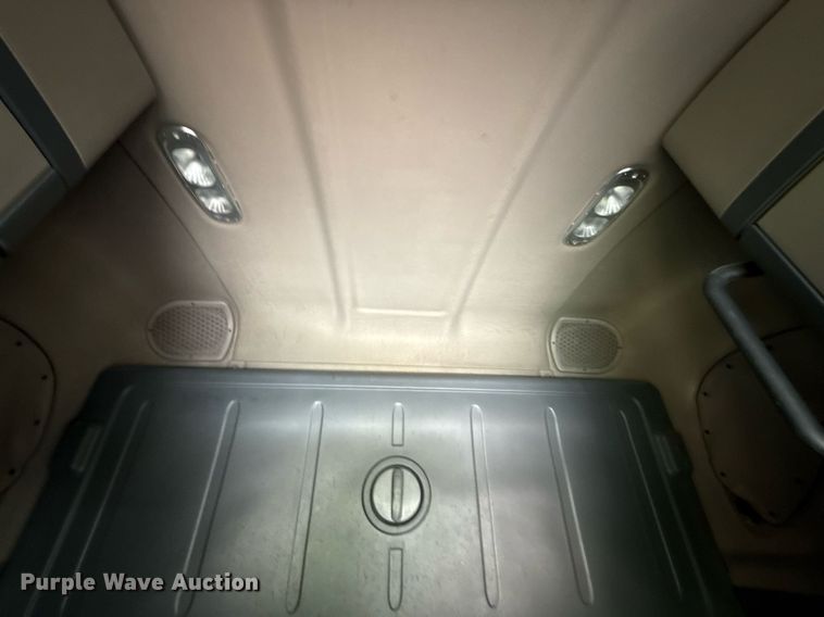 image for item HI9284 2016 Freightliner Cascadia 125 semi truck