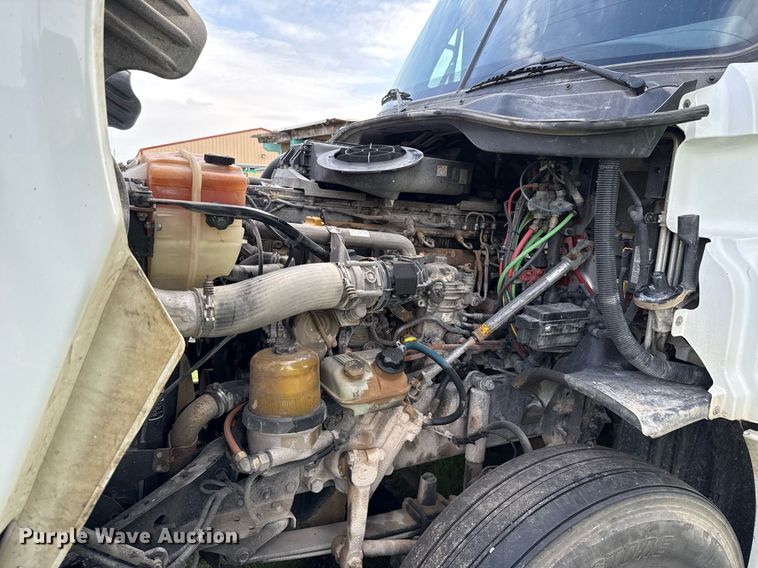 image for item HI9284 2016 Freightliner Cascadia 125 semi truck