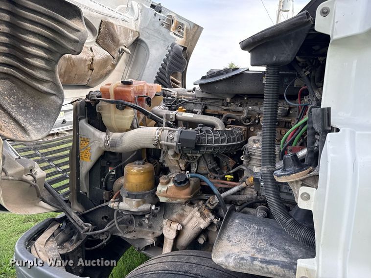 image for item HI9284 2016 Freightliner Cascadia 125 semi truck