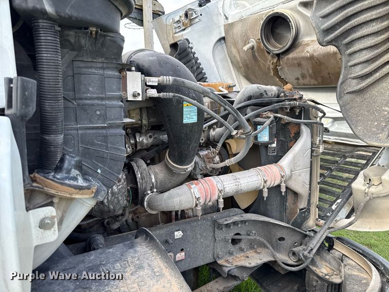 image for item HI9284 2016 Freightliner Cascadia 125 semi truck