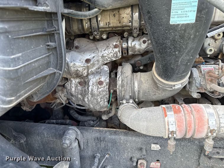 image for item HI9284 2016 Freightliner Cascadia 125 semi truck