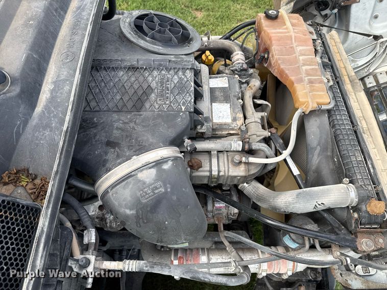 image for item HI9284 2016 Freightliner Cascadia 125 semi truck