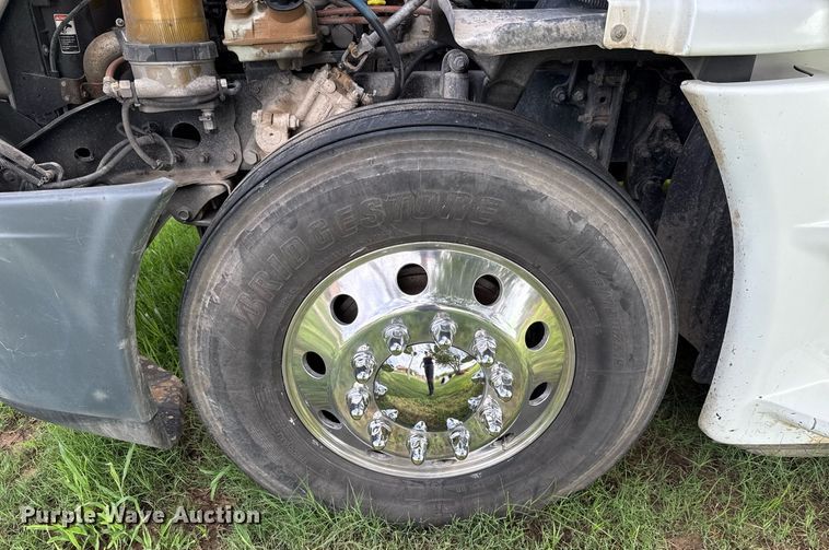 image for item HI9284 2016 Freightliner Cascadia 125 semi truck