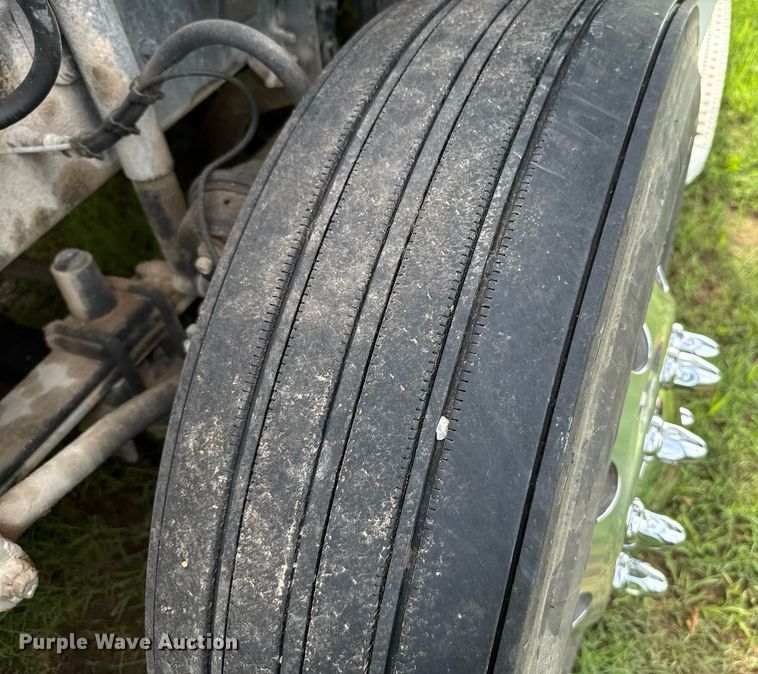 image for item HI9284 2016 Freightliner Cascadia 125 semi truck