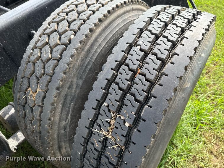 image for item HI9284 2016 Freightliner Cascadia 125 semi truck