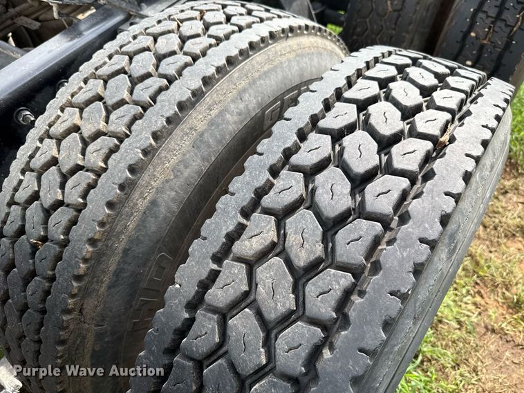 image for item HI9284 2016 Freightliner Cascadia 125 semi truck