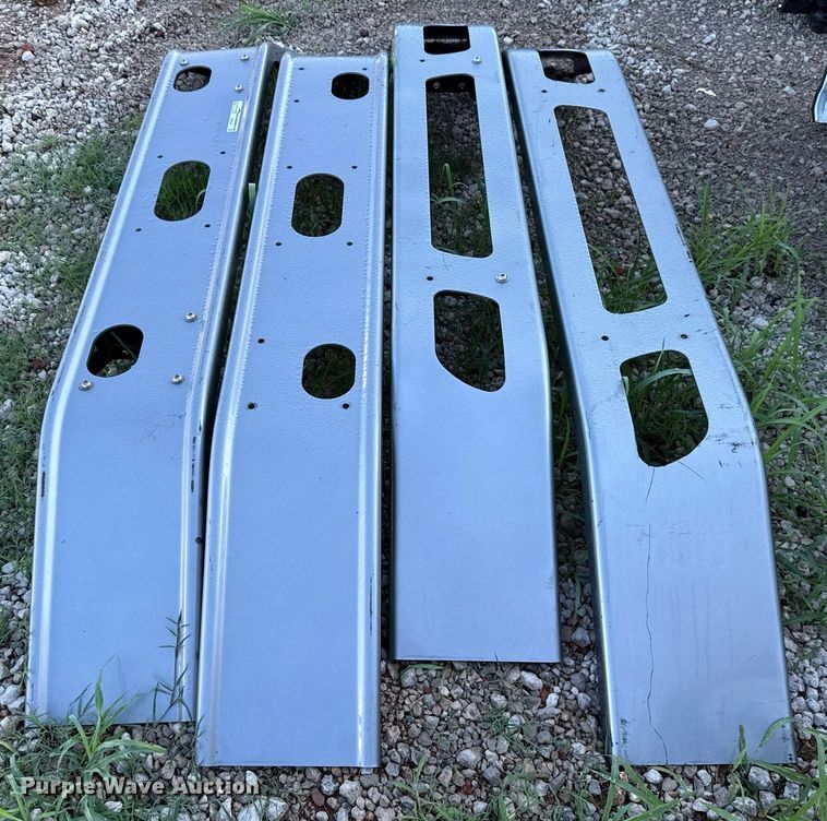 image for item HI9341 (4) bumpers