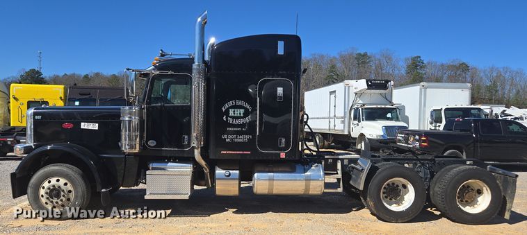 image for item YA0292 2020 Peterbilt 389 semi truck