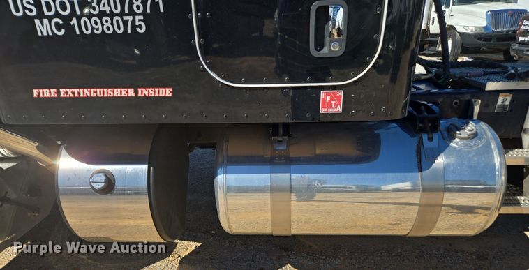 image for item YA0292 2020 Peterbilt 389 semi truck