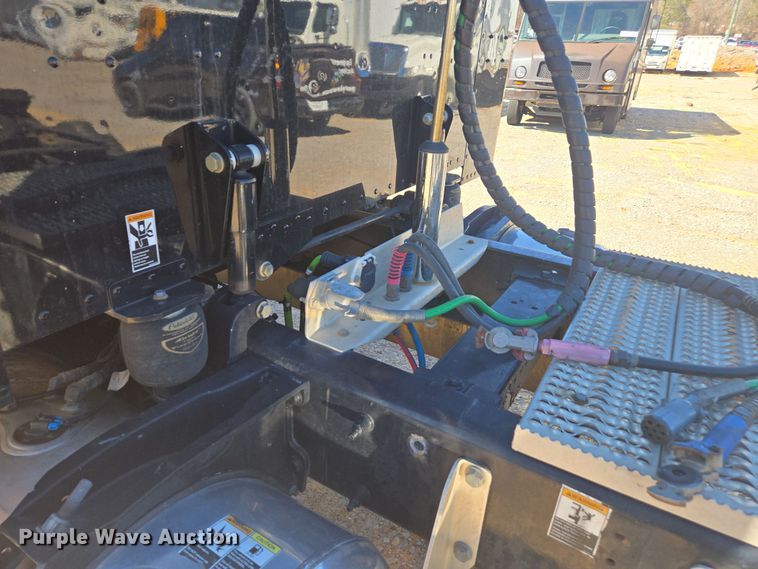 image for item YA0292 2020 Peterbilt 389 semi truck