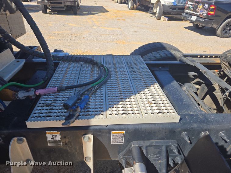 image for item YA0292 2020 Peterbilt 389 semi truck