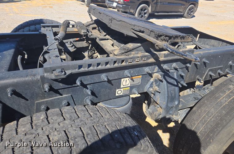 image for item YA0292 2020 Peterbilt 389 semi truck