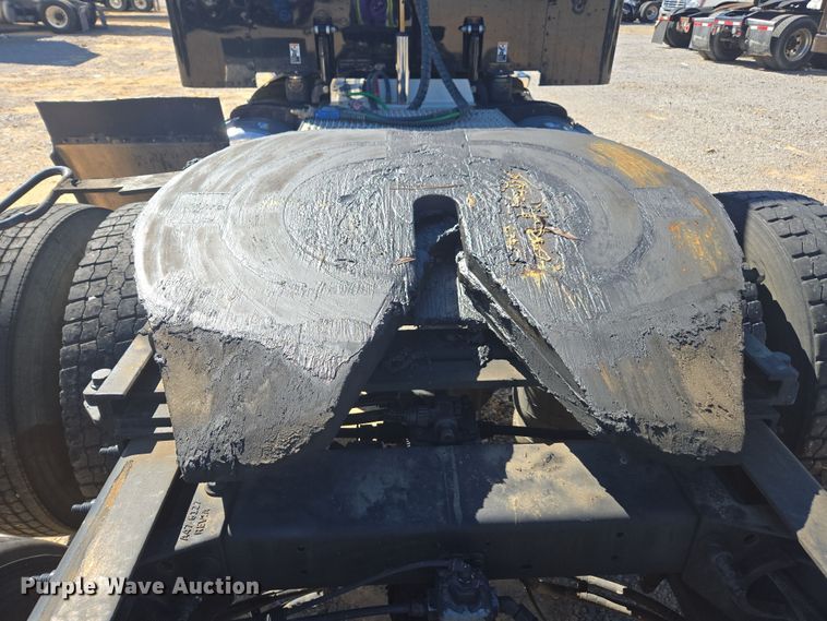 image for item YA0292 2020 Peterbilt 389 semi truck