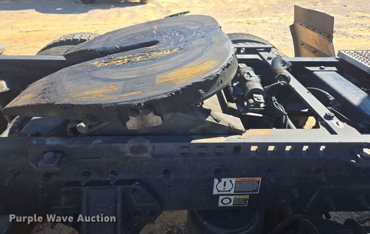 image for item YA0292 2020 Peterbilt 389 semi truck