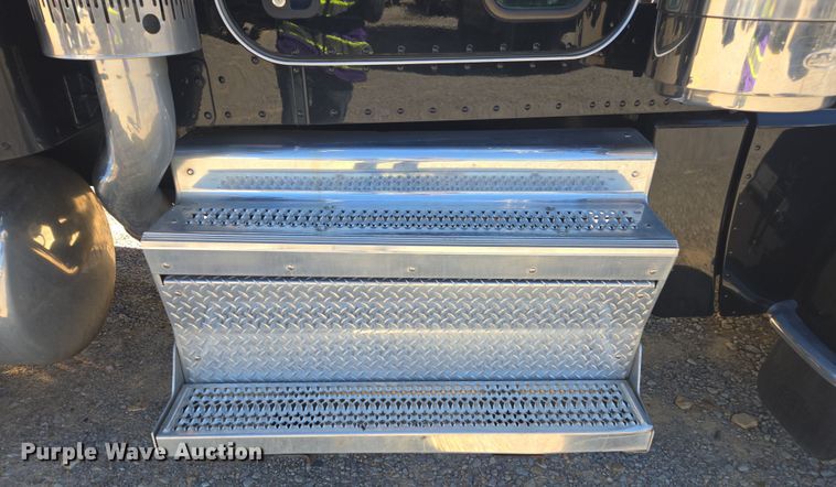 image for item YA0292 2020 Peterbilt 389 semi truck