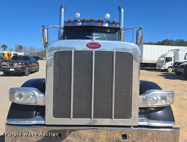 image for item YA0292 2020 Peterbilt 389 semi truck
