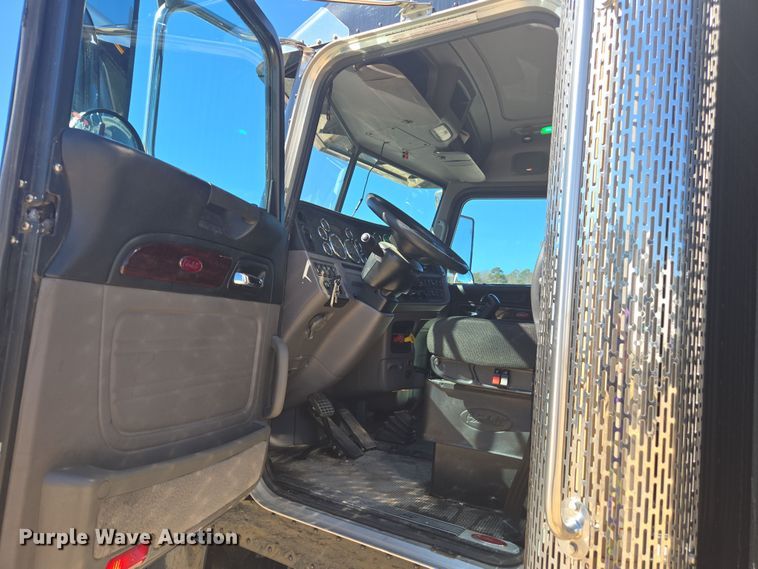 image for item YA0292 2020 Peterbilt 389 semi truck