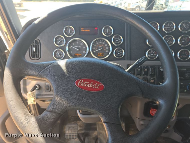 image for item YA0292 2020 Peterbilt 389 semi truck