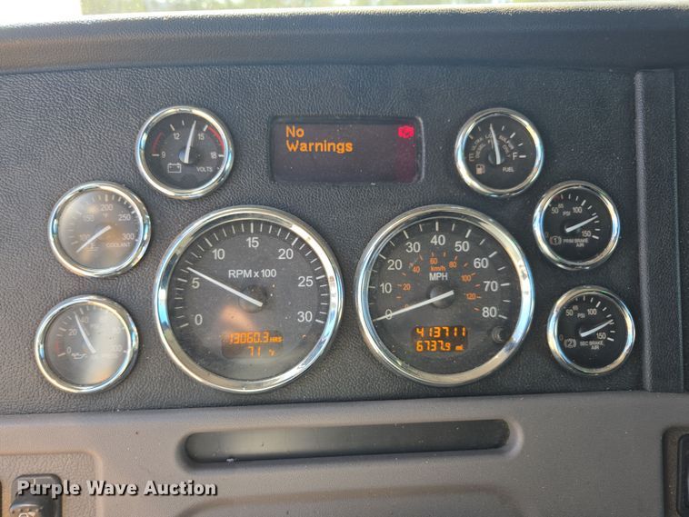 image for item YA0292 2020 Peterbilt 389 semi truck