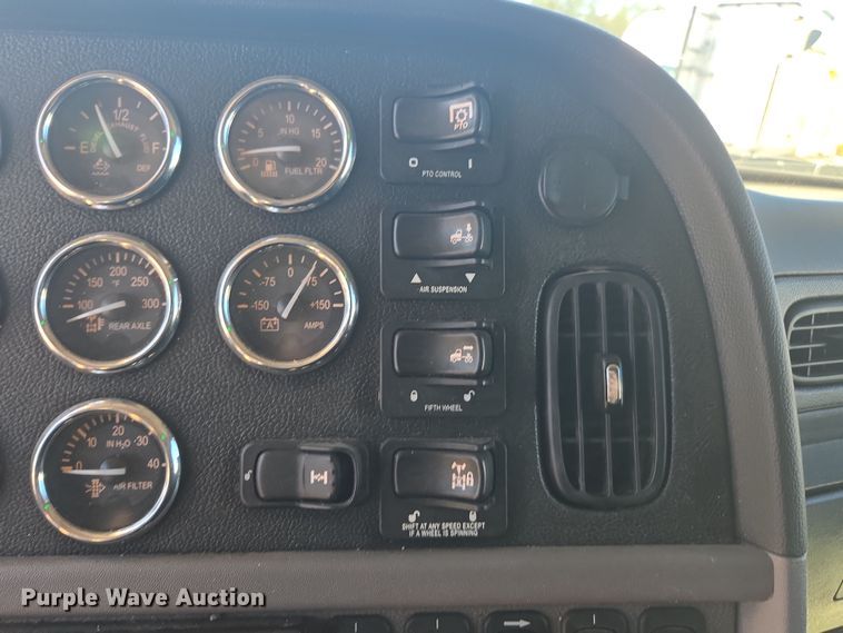 image for item YA0292 2020 Peterbilt 389 semi truck