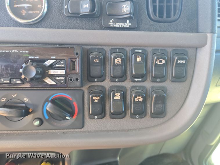 image for item YA0292 2020 Peterbilt 389 semi truck