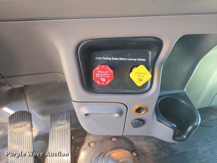 image for item YA0292 2020 Peterbilt 389 semi truck