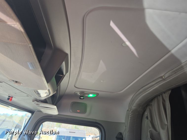 image for item YA0292 2020 Peterbilt 389 semi truck