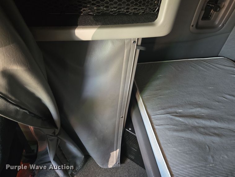 image for item YA0292 2020 Peterbilt 389 semi truck