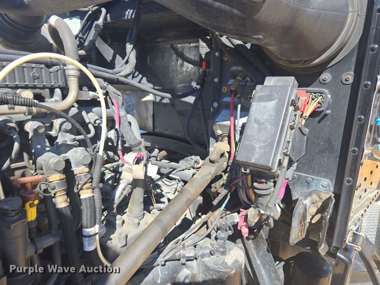 image for item YA0292 2020 Peterbilt 389 semi truck