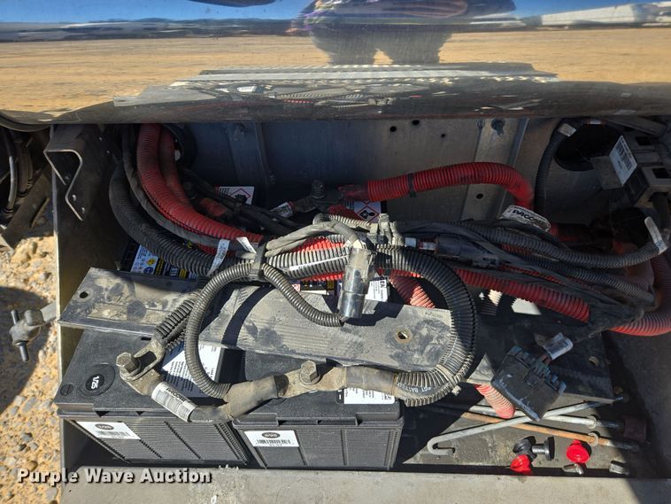 image for item YA0292 2020 Peterbilt 389 semi truck