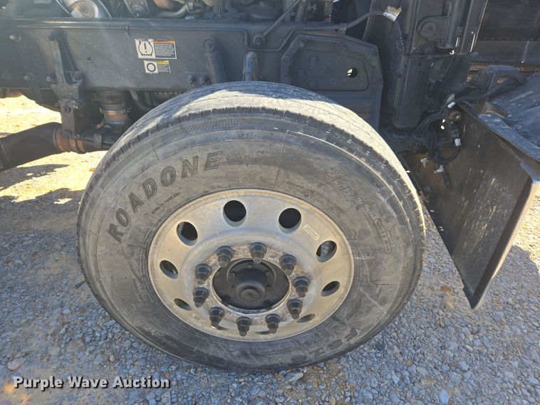 image for item YA0292 2020 Peterbilt 389 semi truck