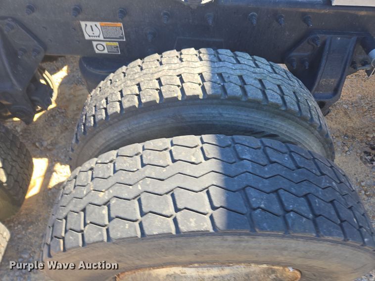 image for item YA0292 2020 Peterbilt 389 semi truck