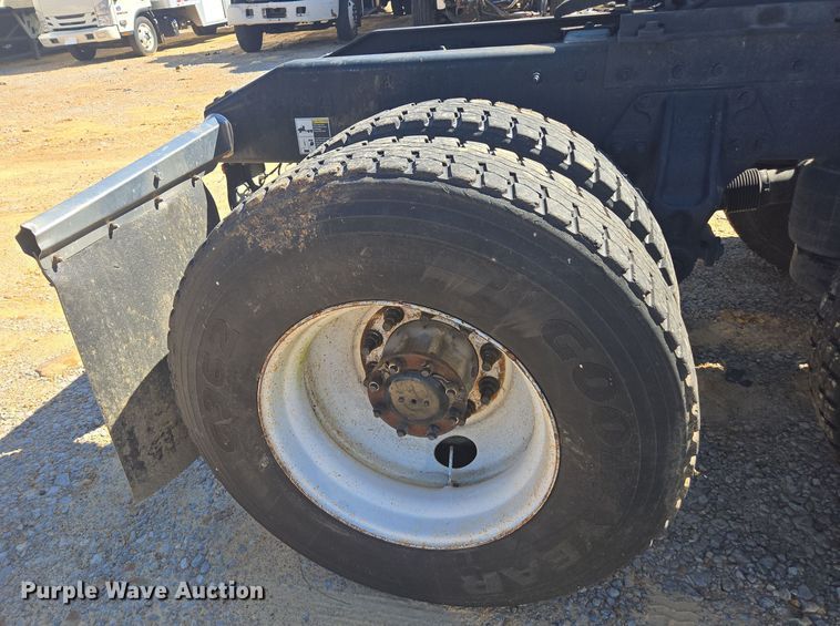 image for item YA0292 2020 Peterbilt 389 semi truck