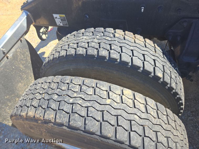 image for item YA0292 2020 Peterbilt 389 semi truck