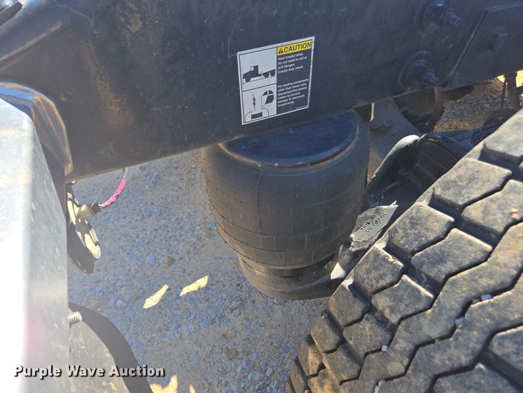 image for item YA0292 2020 Peterbilt 389 semi truck