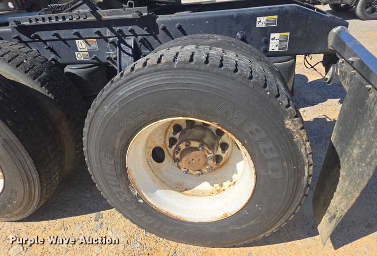 image for item YA0292 2020 Peterbilt 389 semi truck