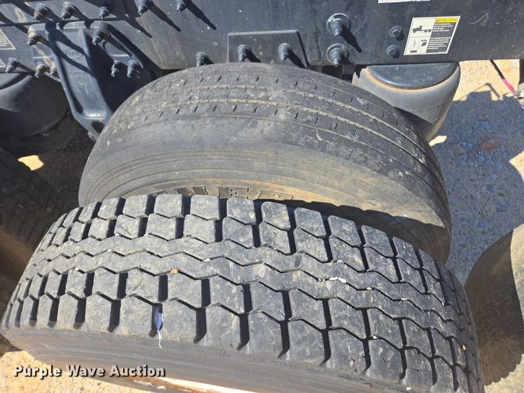 image for item YA0292 2020 Peterbilt 389 semi truck