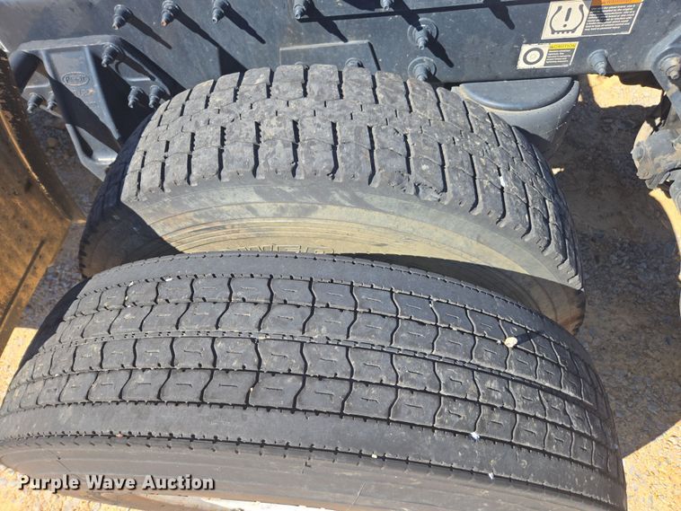 image for item YA0292 2020 Peterbilt 389 semi truck