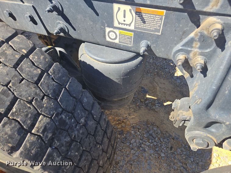 image for item YA0292 2020 Peterbilt 389 semi truck