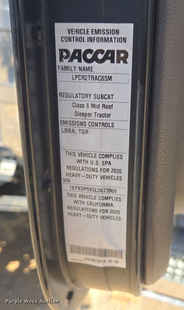 image for item YA0292 2020 Peterbilt 389 semi truck