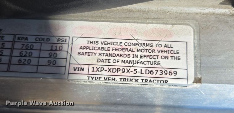 image for item YA0292 2020 Peterbilt 389 semi truck