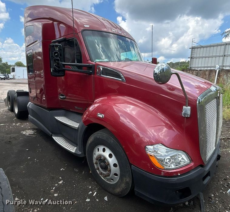 image for item YA0507 2015 Kenworth T680 semi truck