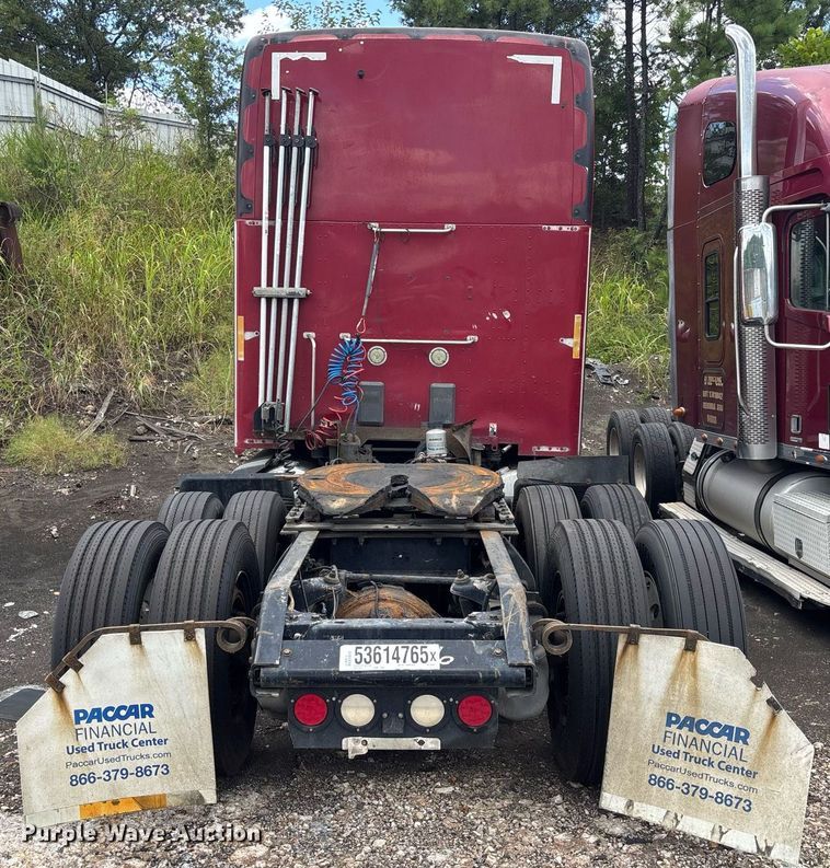 image for item YA0507 2015 Kenworth T680 semi truck