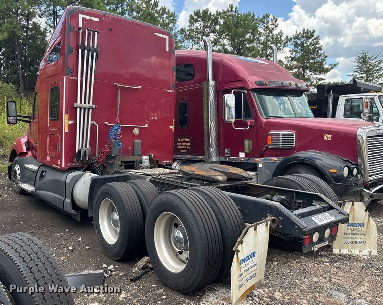 image for item YA0507 2015 Kenworth T680 semi truck