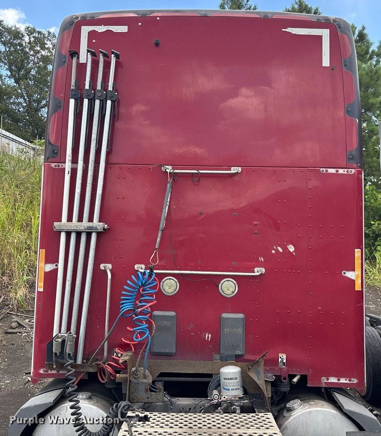 image for item YA0507 2015 Kenworth T680 semi truck