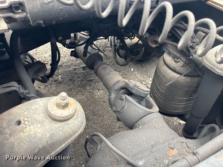 image for item YA0507 2015 Kenworth T680 semi truck